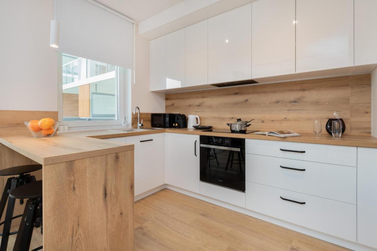 Apartment Bright & Stylish With Balcony 1,5 Km To Main By Renters Gdansk