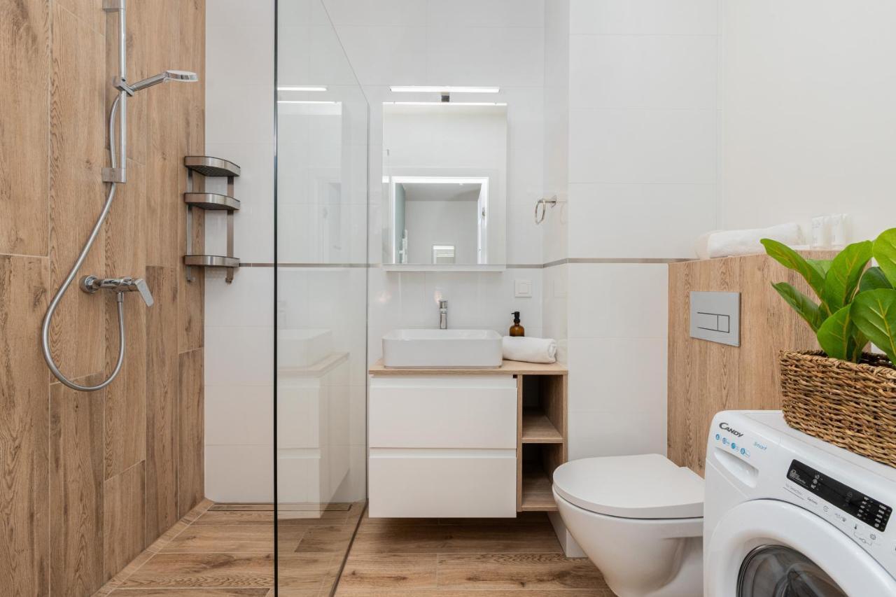 Apartment Bright & Stylish With Balcony 1,5 Km To Main By Renters Gdansk