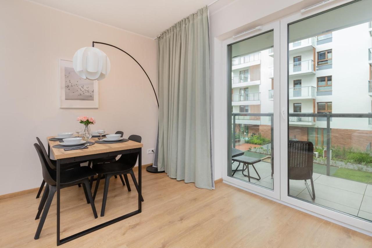Apartment Bright & Stylish With Balcony 1,5 Km To Main By Renters Gdansk