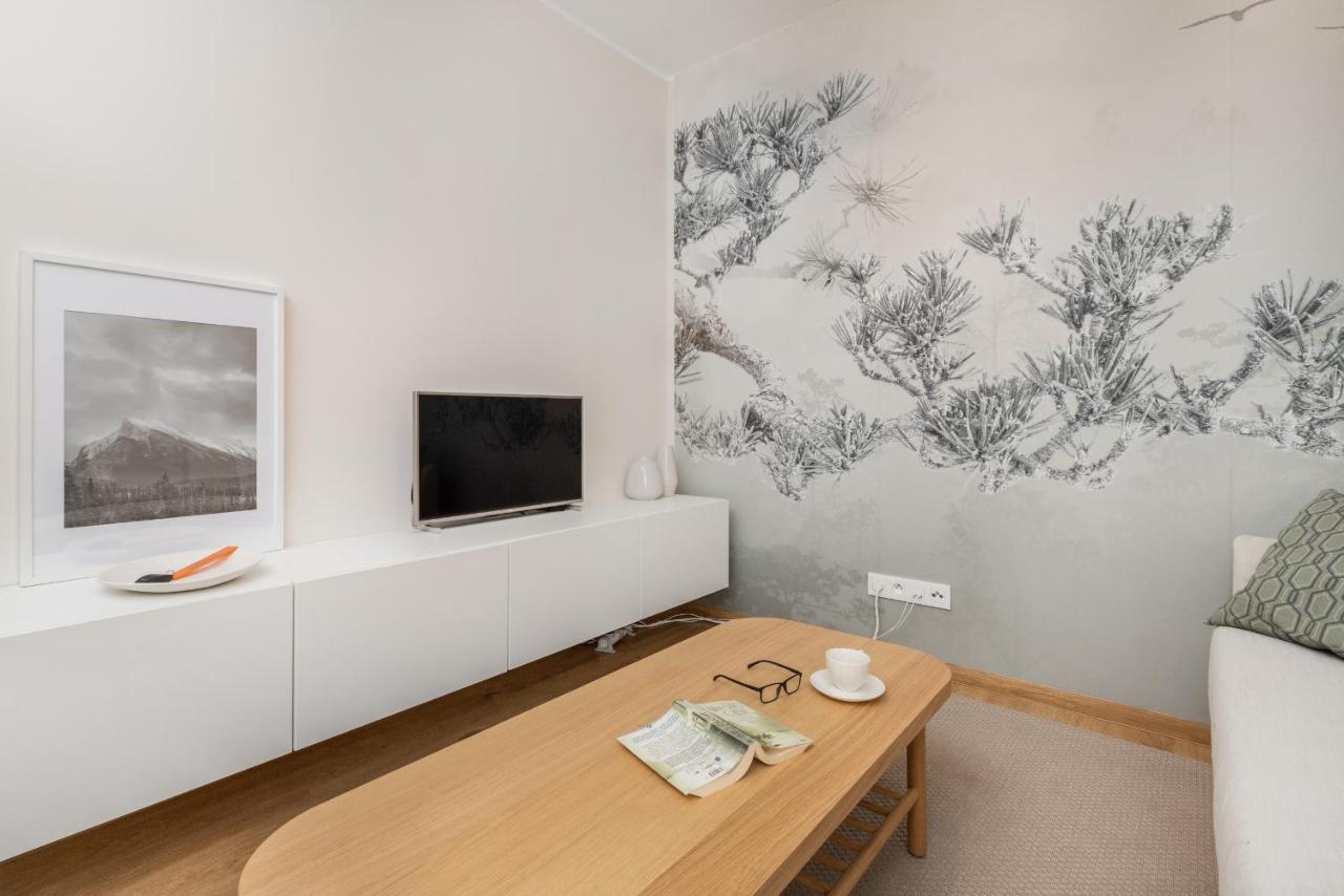 Bright & Stylish With Balcony 1,5 Km To Main By Renters *