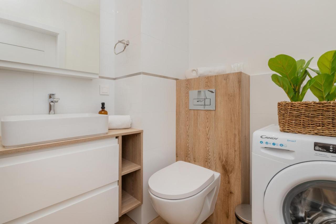 Bright & Stylish With Balcony 1,5 Km To Main By Renters Apartment Gdansk