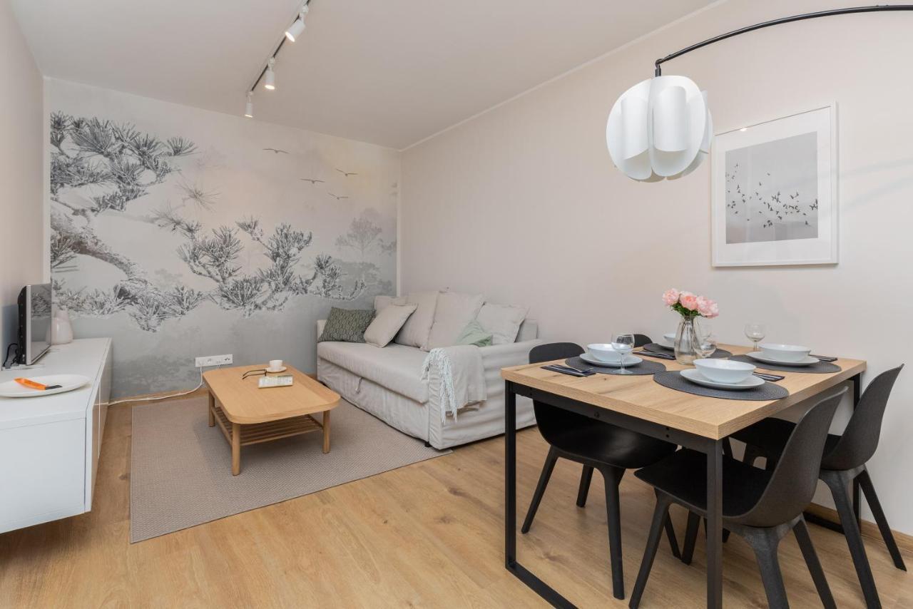 Bright & Stylish With Balcony 1,5 Km To Main By Renters Apartment